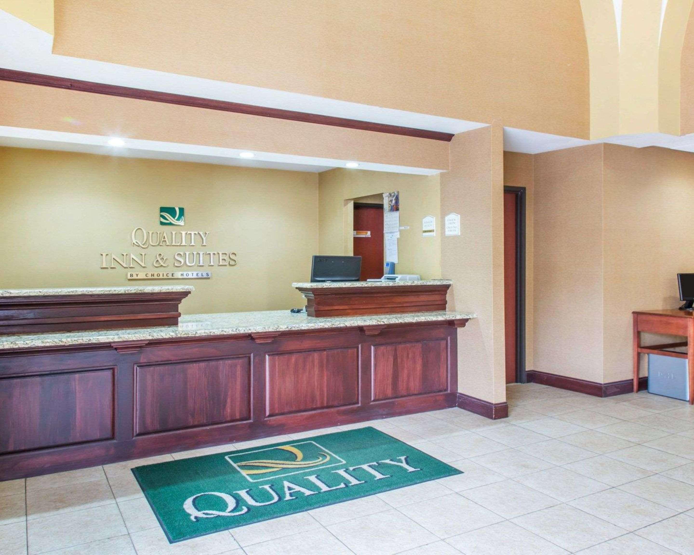 Quality Inn & Suites Мериден Экстерьер фото